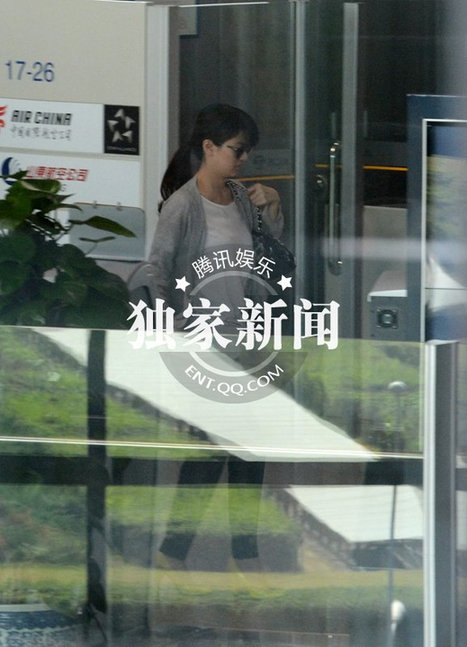 央視主持經緯回京男友接機 曝男友系高干子弟