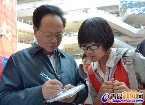 市委常委、宣傳部長胡紹軍寄語小記者