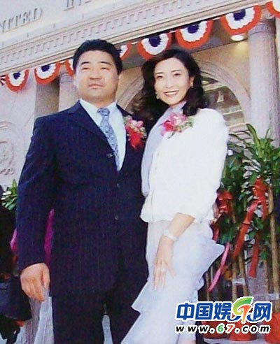 女星外籍老公財富比拼 李玟老公不輸默多克