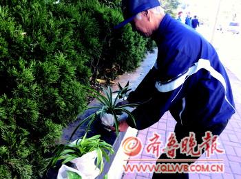 8成老人不做啃兒族仍給子女存錢(qián) 跟子女聊天成最大期盼