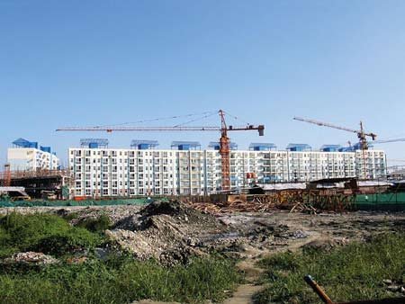 近日，北京市最大的小產(chǎn)權(quán)房項(xiàng)目太玉園已經(jīng)停止“過(guò)戶(hù)”，無(wú)法進(jìn)行二手房買(mǎi)賣(mài)。
