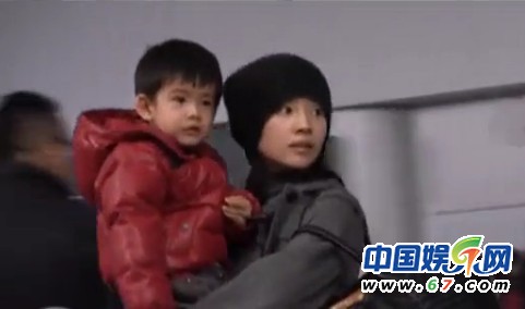 董潔兒子近照曝光 頂頂正太萌樣帥過(guò)老爸潘粵明
