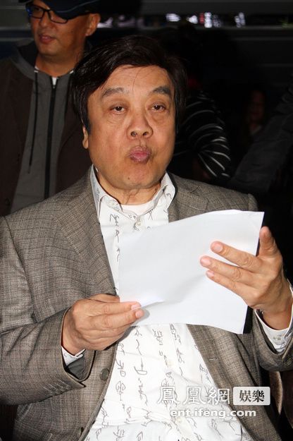 楊麗萍告別巡演眾大腕捧場 李雙江緊握楊麗萍