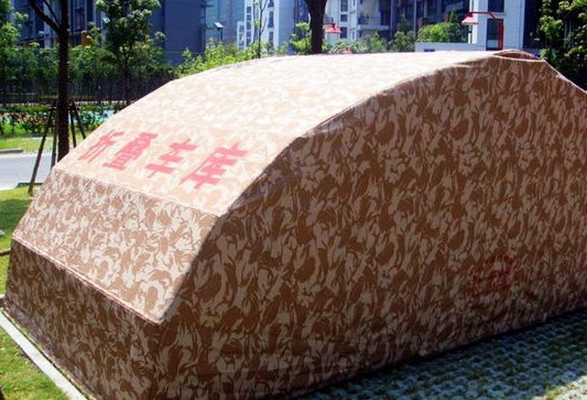 青島萬(wàn)元折疊車庫(kù)號(hào)稱防火 一點(diǎn)就著10分鐘燒毀