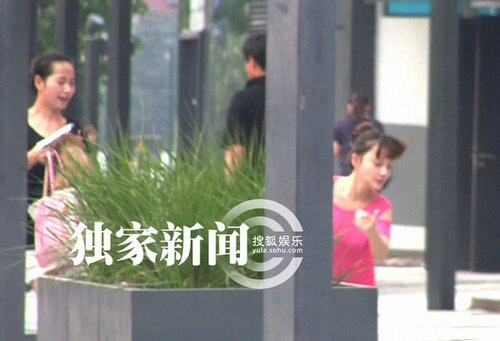 李小璐懷孕日記：露乳溝 曬恩愛