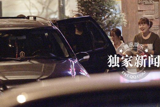 莫少聰攜小其20歲嫩妻就餐 可愛(ài)女兒首曝光