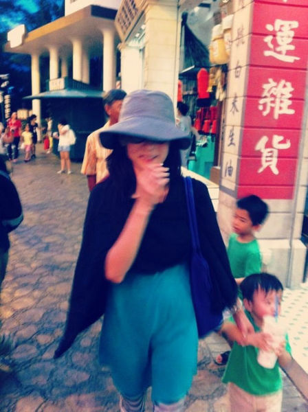 張柏芝帶兩愛(ài)子暢游海洋公園