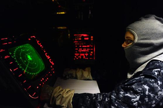 多艘美軍戰(zhàn)艦中國附近海域游弋 航母抵菲律賓