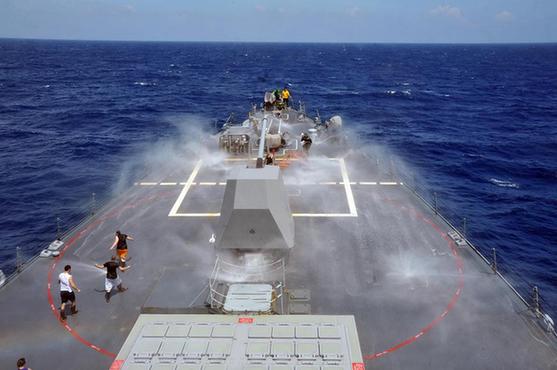 多艘美軍戰(zhàn)艦中國附近海域游弋 航母抵菲律賓
