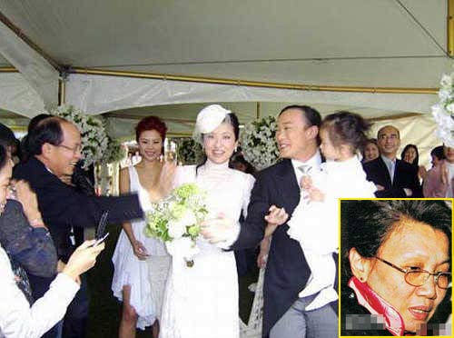 圖揭明星與父母的關(guān)系 吳秀波母親被送養(yǎng)老院難見(jiàn)兒子