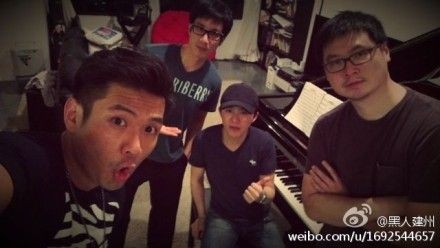 王力宏豪車(chē)接林筱筠回家過(guò)夜 甜蜜共處12小時(shí)