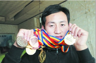 鄒慶東，獲得過8塊金牌的自行車運(yùn)動(dòng)員