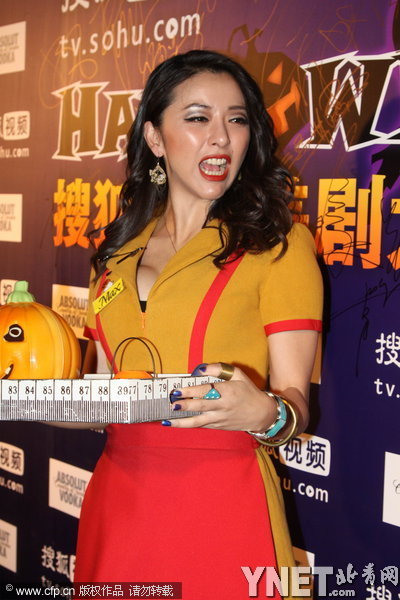 萬圣節(jié)派對(duì)群魔亂舞 劉雨欣秀豪乳藍(lán)燕搔首弄姿