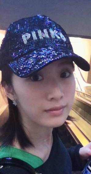 李念抱愛(ài)女凝視 闊太生活很奢華