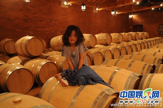 多妹在波爾多圣達美濃的達素酒莊的酒窖