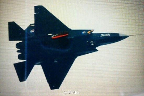 資料圖：殲-31型機是一種單座、雙發(fā)、雙垂尾的常規(guī)布局飛機。