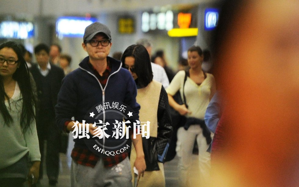 董潔撈金后匆忙攜母離京 助理送行護(hù)駕