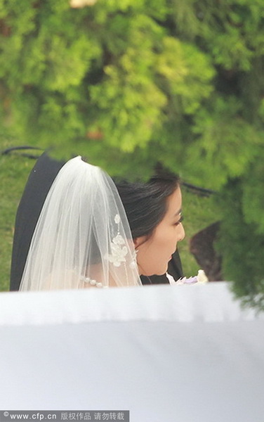 郭晶晶、霍啟剛注冊結婚 郭晶晶父母現(xiàn)身吳敏霞領銜伴娘團