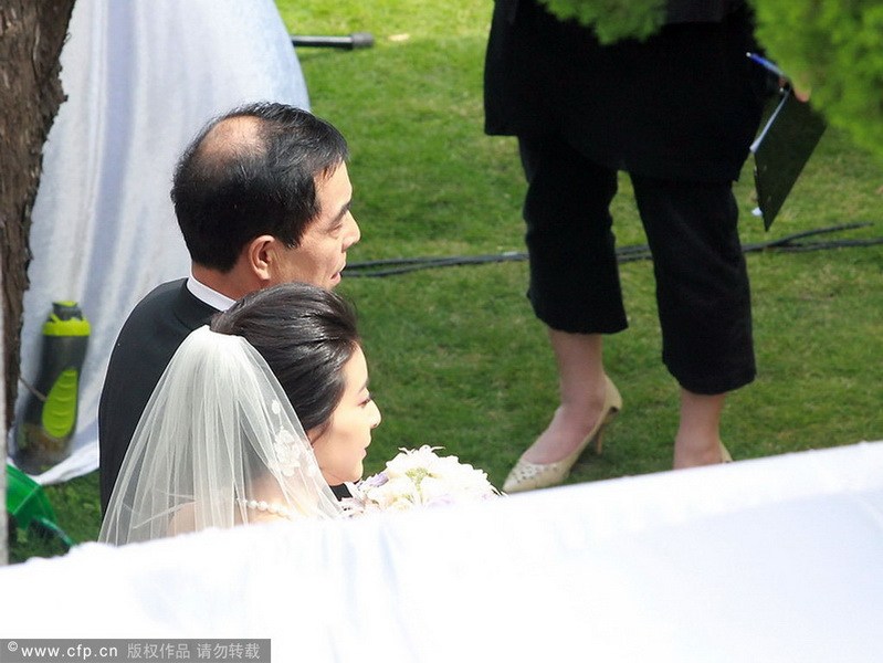 郭晶晶、霍啟剛注冊結婚 郭晶晶父母現(xiàn)身吳敏霞領銜伴娘團