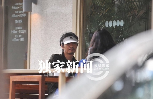 樸樹復(fù)出邋遢現(xiàn)身街頭 瞞著媳婦偷會(huì)長發(fā)美女