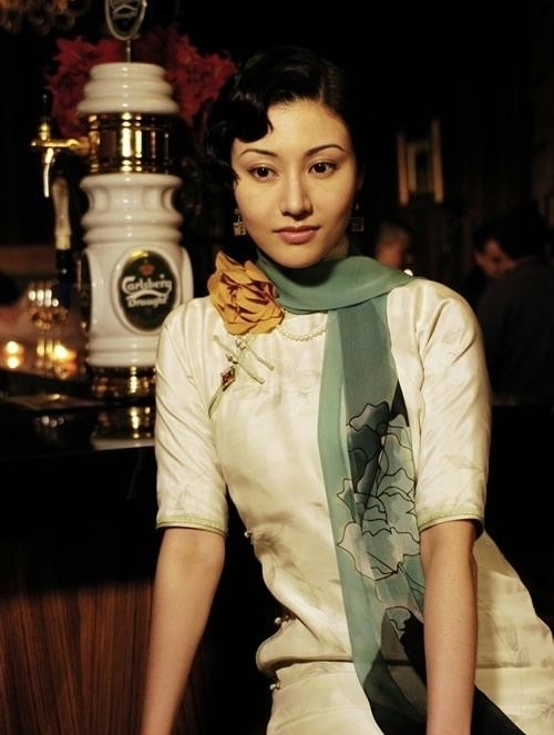 趙雅芝湯唯等眾一線女星演繹旗袍風(fēng)情 旗袍造型是慘是美眾說紛紜