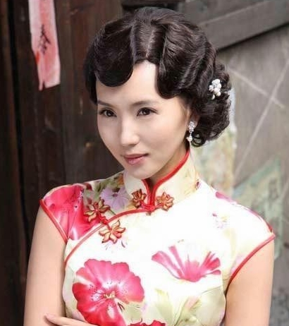 趙雅芝湯唯等眾一線女星演繹旗袍風(fēng)情 旗袍造型是慘是美眾說紛紜