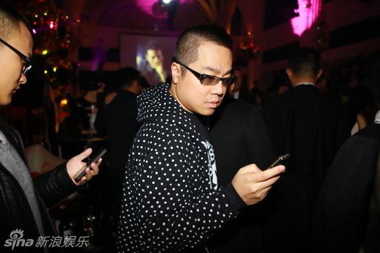 黃曉明生日派對(duì)化身蝙蝠俠 范冰冰劉亦菲到場(chǎng)未見(jiàn)女友Baby