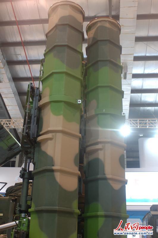 FD-2000中遠(yuǎn)程導(dǎo)彈發(fā)射筒。攝影：閆嘉琪