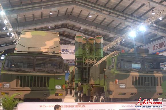 FD-2000導彈發(fā)射車與相配備的雷達車。攝影：閆嘉琪