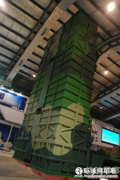 資料圖：SY400發(fā)射車后視。
