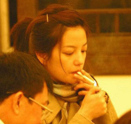 盤(pán)點(diǎn)吸煙不顧形象的女星