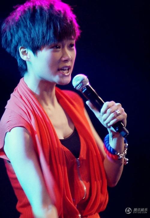 李宇春《血滴子》情戲劇照曝光 盤點李宇春嫵媚蛻變史