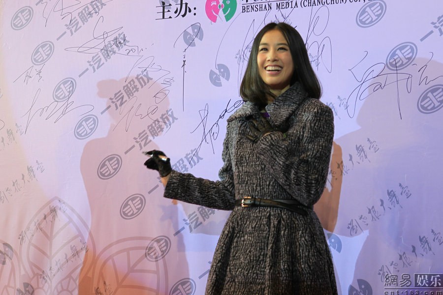趙本山豪華二人轉(zhuǎn)劇場開業(yè) 張柏芝、干女兒黃圣依捧場力挺