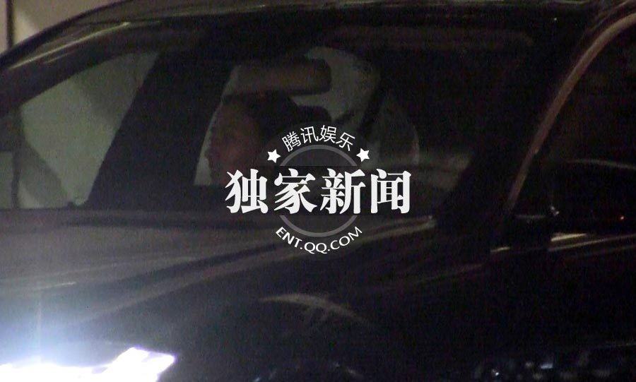 任重回京女友曝光似張儷百萬(wàn)豪車接機(jī) 直奔父母家已然成“熟人”