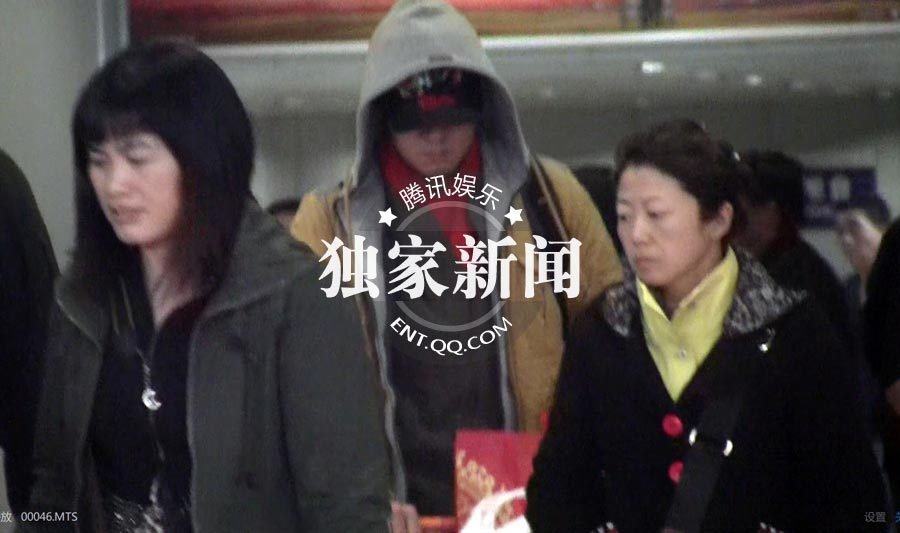 任重回京女友曝光似張儷百萬(wàn)豪車(chē)接機(jī) 直奔父母家已然成“熟人”