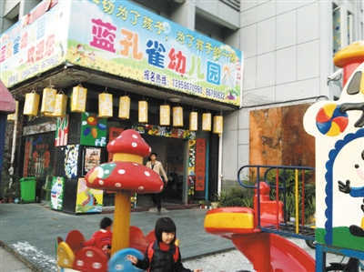 溫嶺新河鎮(zhèn)橫塘頭村東南角有一座舊二層瓦房，左邊一間為顏艷紅家。