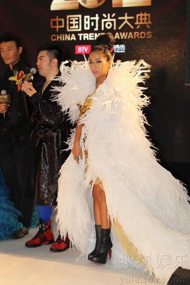 吉克雋逸T臺(tái)處女秀