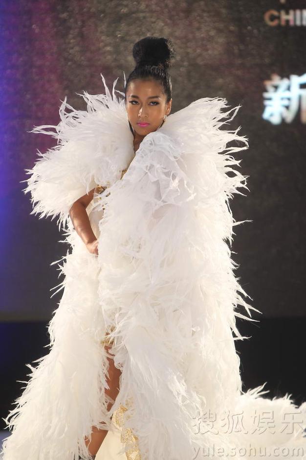吉克雋逸T臺(tái)處女秀