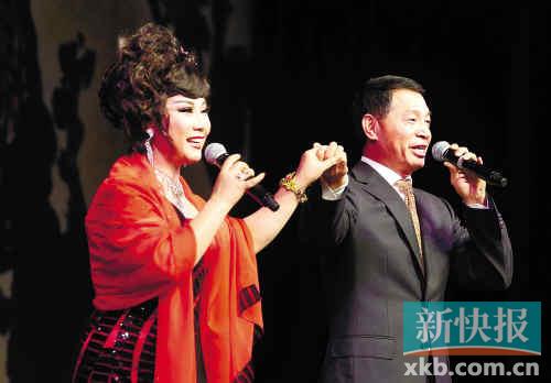 陳建華首次登臺獻(xiàn)唱粵曲 一曲《廣州地鐵頌》字正腔圓