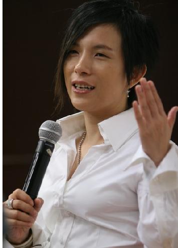明星遭偵查軟禁內(nèi)幕 謝霆鋒花百萬請(qǐng)偵探跟蹤柏芝