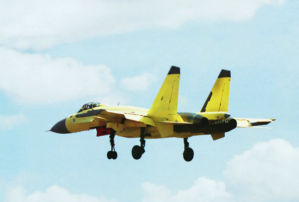 資料圖：國產(chǎn)殲-15艦載戰(zhàn)機。