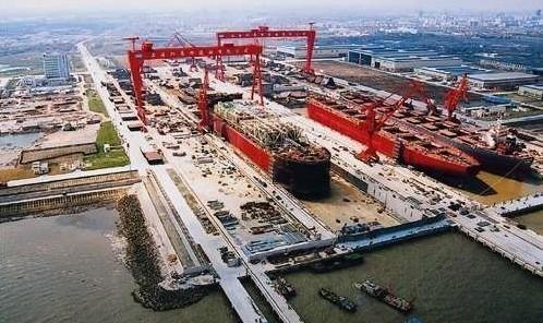 資料圖：外媒稱中國已造四艘航母龍骨，此為中國某造船廠。
