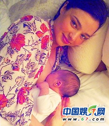 盤點當眾哺乳秀母愛的女星