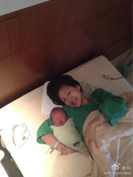4月5日，小S生下小女兒。