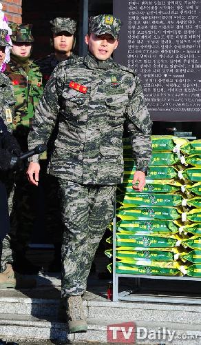 玄彬退役淚流滿面 跪地道向“虔誠(chéng)”的粉絲道謝