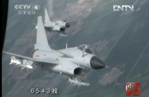 中國首批殲擊機女飛駕殲10執(zhí)行空地打擊任務