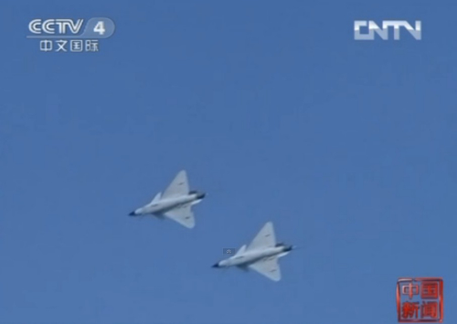 中國首批殲擊機女飛駕殲10執(zhí)行空地打擊任務