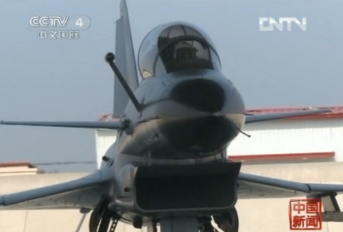 中國首批殲擊機女飛駕殲10執(zhí)行空地打擊任務