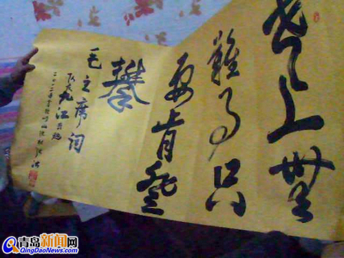 青島小哥救災(zāi)落病根 沒(méi)錢(qián)治命懸一線