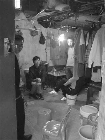 案發(fā)前劉雙云曾借住在朋友鄧元發(fā)的出租屋里。